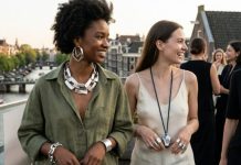 Тонкие цепочки отправляются в шкатулку: самые модные украшения лета-2026, которые видно за километр