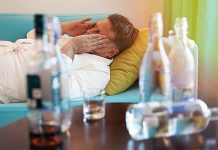 Врач Калюжный рассказал, как помочь человеку, потерявшему контроль из-за алкоголя