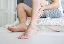 Невролог назвал причины ночных судорог