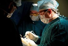 Трансплантолог рассказал об операциях по пересадке рук