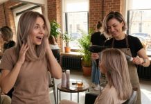 Мягкий фильтр для лица: эти оттенки для окрашивания волос стирают следы усталости и подсвечивает кожу изнутри