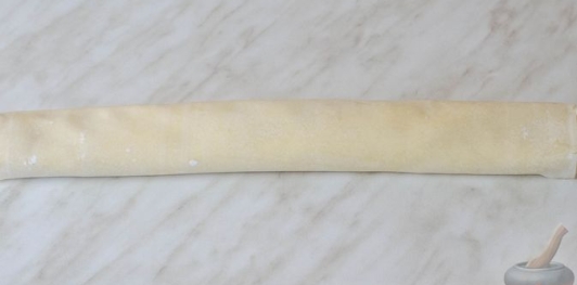 Фото приготовления рецепта: Баница с брынзой (из теста фило) - шаг №11