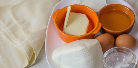 Фото приготовления рецепта: Баница с брынзой (из теста фило) - шаг №1