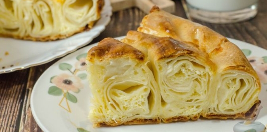 Фото приготовления рецепта: Баница с брынзой (из теста фило) - шаг №17