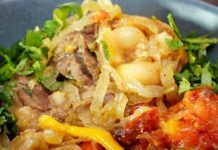 Баранина по-султански, со сладким перцем и помидорами