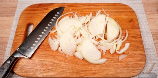 Фото приготовления рецепта: Баранина по-султански, со сладким перцем и помидорами - шаг №2