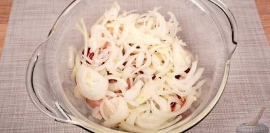 Фото приготовления рецепта: Баранина по-султански, со сладким перцем и помидорами - шаг №6