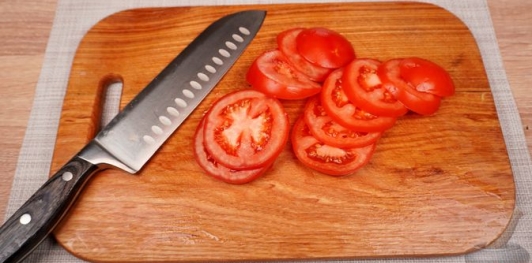 Фото приготовления рецепта: Баранина по-султански, со сладким перцем и помидорами - шаг №9