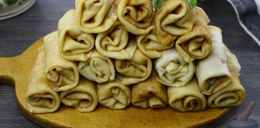 Фото приготовления рецепта: Блинчики с курицей и капустой - шаг №30