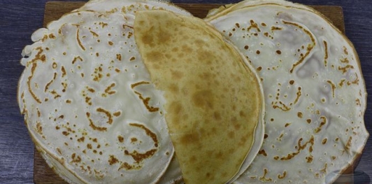 Фото приготовления рецепта: Блинчики с курицей и капустой - шаг №25