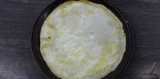 Фото приготовления рецепта: Блинчики с курицей и капустой - шаг №24