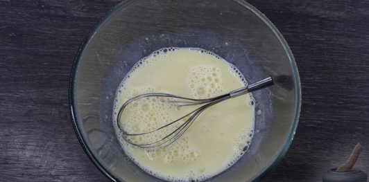 Фото приготовления рецепта: Блинчики с курицей и капустой - шаг №17