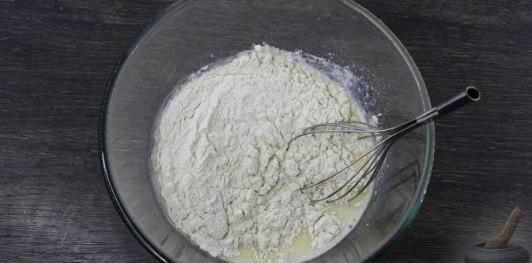 Фото приготовления рецепта: Блинчики с курицей и капустой - шаг №18