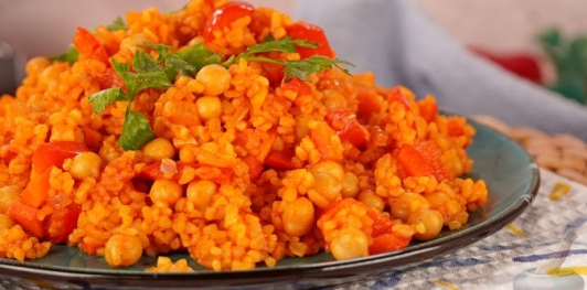 Фото приготовления рецепта: Булгур с нутом и сладким перцем - шаг №15