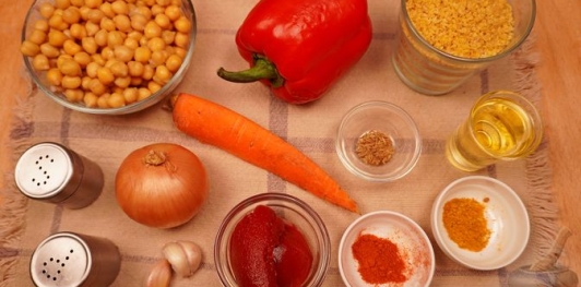 Фото приготовления рецепта: Булгур с нутом и сладким перцем - шаг №1