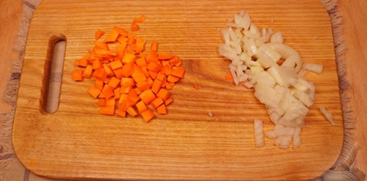 Фото приготовления рецепта: Булгур с нутом и сладким перцем - шаг №2