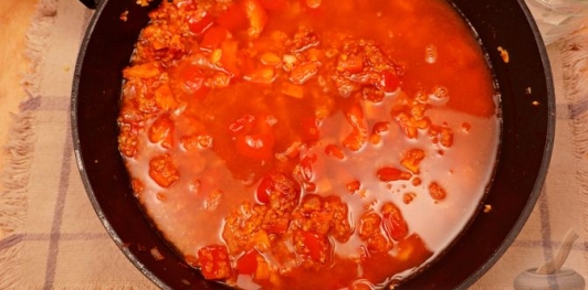 Фото приготовления рецепта: Булгур с нутом и сладким перцем - шаг №9