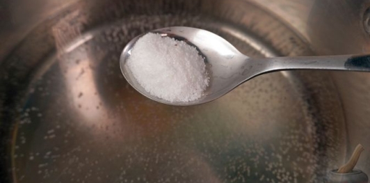 Фото приготовления рецепта: Чилбир (яйца пашот по-турецки) - шаг №11