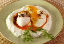 Чилбир (яйца пашот по-турецки)