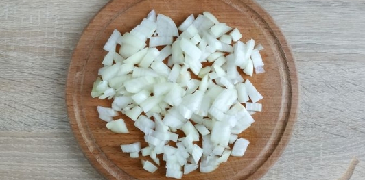 Фото приготовления рецепта: Цветная капуста, тушенная с морковью и луком - шаг №6