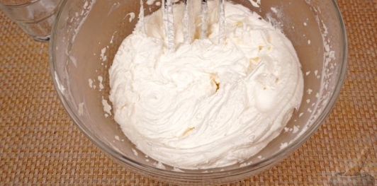 Фото приготовления рецепта: Десертный пирог "Трилече" - шаг №27