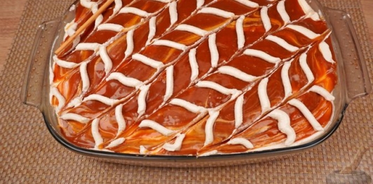 Фото приготовления рецепта: Десертный пирог "Трилече" - шаг №33