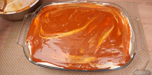 Фото приготовления рецепта: Десертный пирог "Трилече" - шаг №31