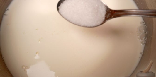 Фото приготовления рецепта: Десертный пирог "Трилече" - шаг №21