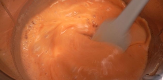 Фото приготовления рецепта: Десертный пирог "Трилече" - шаг №17