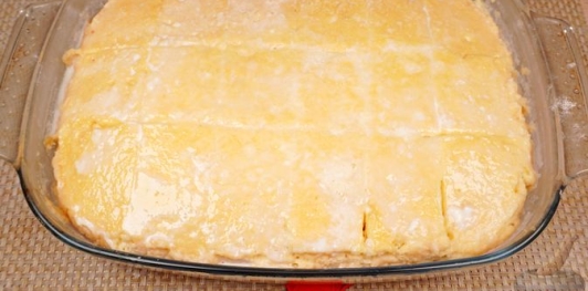 Фото приготовления рецепта: Десертный пирог "Трилече" - шаг №25