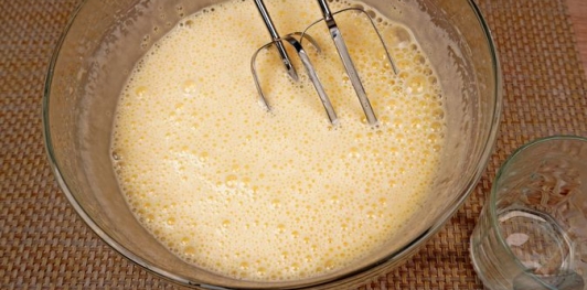 Фото приготовления рецепта: Десертный пирог "Трилече" - шаг №8