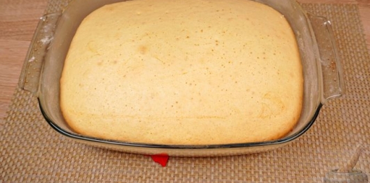 Фото приготовления рецепта: Десертный пирог "Трилече" - шаг №22