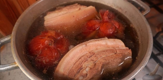 Фото приготовления рецепта: Домашний бекон по-венгерски - шаг №7