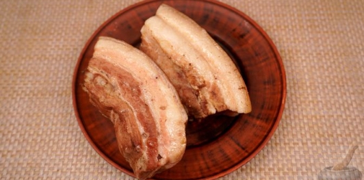 Фото приготовления рецепта: Домашний бекон по-венгерски - шаг №10