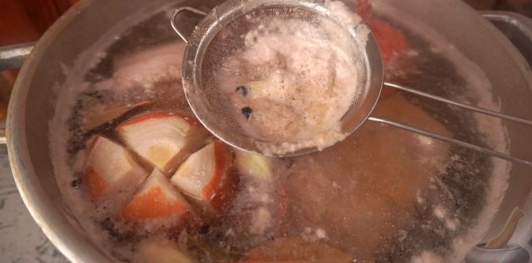 Фото приготовления рецепта: Домашний бекон по-венгерски - шаг №5