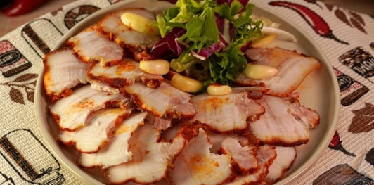 Фото приготовления рецепта: Домашний бекон по-венгерски - шаг №14