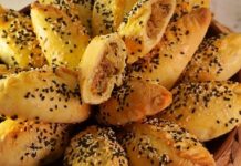 Дрожжевые пирожки с капустой и грибами