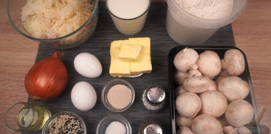 Фото приготовления рецепта: Дрожжевые пирожки с капустой и грибами - шаг №1