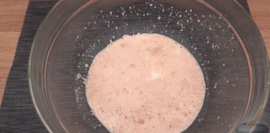 Фото приготовления рецепта: Дрожжевые пирожки с капустой и грибами - шаг №4