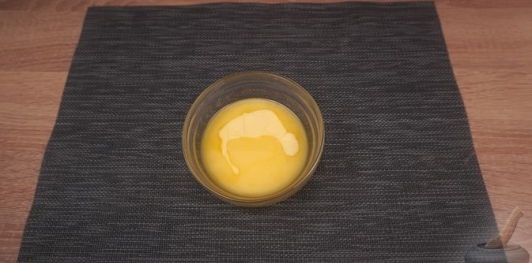 Фото приготовления рецепта: Дрожжевые пирожки с капустой и грибами - шаг №14