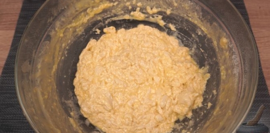 Фото приготовления рецепта: Дрожжевые пирожки с капустой и грибами - шаг №16