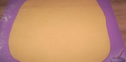 Фото приготовления рецепта: Дрожжевые пирожки с капустой и грибами - шаг №20