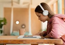 Российские подростки рискуют оглохнуть через 25–30 лет