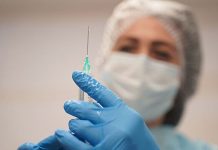 Вакцину от рака предложили включить в ОМС: как она работает и кому поможет