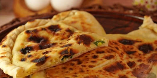 Фото приготовления рецепта: Гёзлеме с черемшой, сулугуни и яйцом - шаг №19