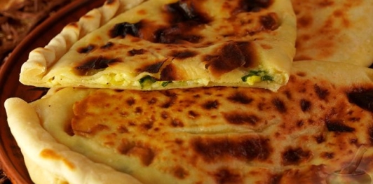 Фото приготовления рецепта: Гёзлеме с черемшой, сулугуни и яйцом - шаг №20