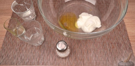 Фото приготовления рецепта: Гёзлеме с черемшой, сулугуни и яйцом - шаг №2