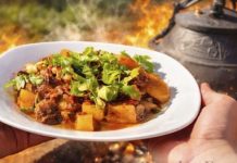 Говядина с картошкой, помидорами и морковью в афганском казане