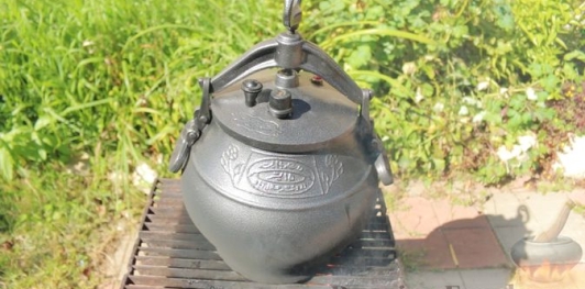 Фото приготовления рецепта: Говядина с картошкой, помидорами и морковью в афганском казане - шаг №7