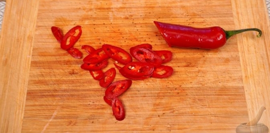 Фото приготовления рецепта: Гуляш с капустой по-коложварски - шаг №5